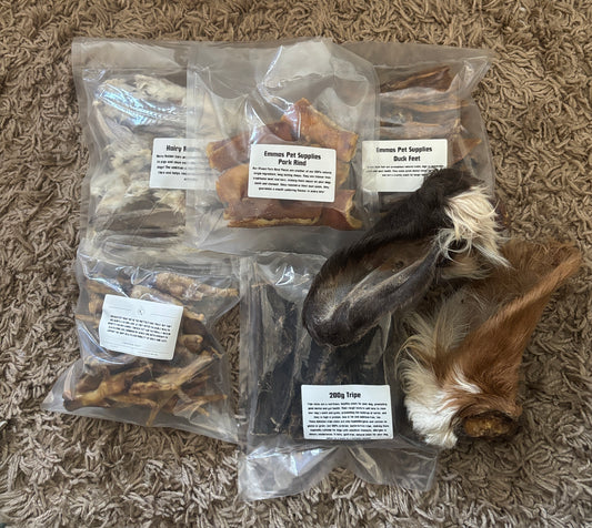 natural treat bundle 200g chicken feet 200g hairy rabbit ears 200g duck feet 200g pork rind 200g beef tripe 2 cows ears
